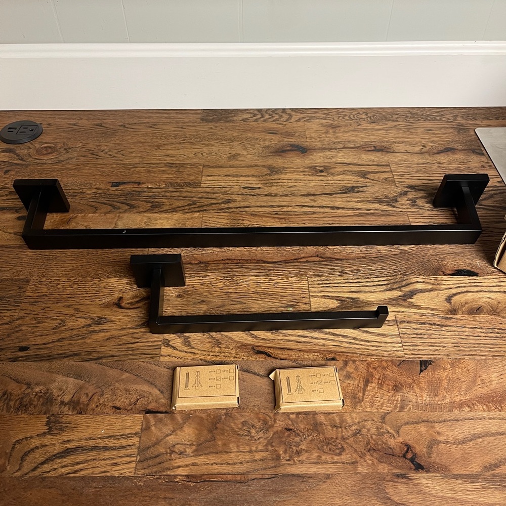 Velimax Black Metal Towel Bar Set